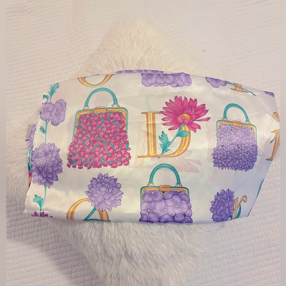 Jeanne Lottie spring colour 36 inch square scarf with a satiny feel - Picture 1 of 7